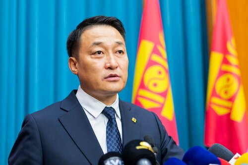 Шуурхай: УИХ-ын дарга Д.Амарбаясгалан огцрох хүсэлтээ өгч ТББХ-ны гишүүд огцруулахыг дэмжлээ